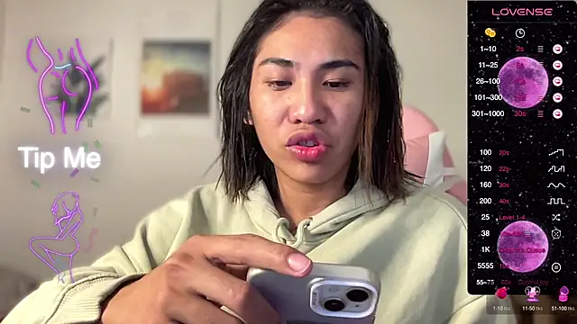 Alaia Pope online show from 25, 2, 2025