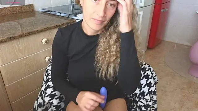 Snapshot of Lunamix chatting on 3, 3, 2026 Lunamix online show from 3, 3, 2026