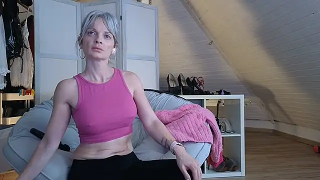 Sabdeluxe online show from 13, 11, 2025