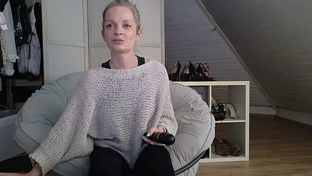 Sabdeluxe online show from 5, 11, 2025