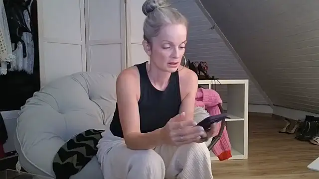 Sabdeluxe online show from 6, 10, 2025