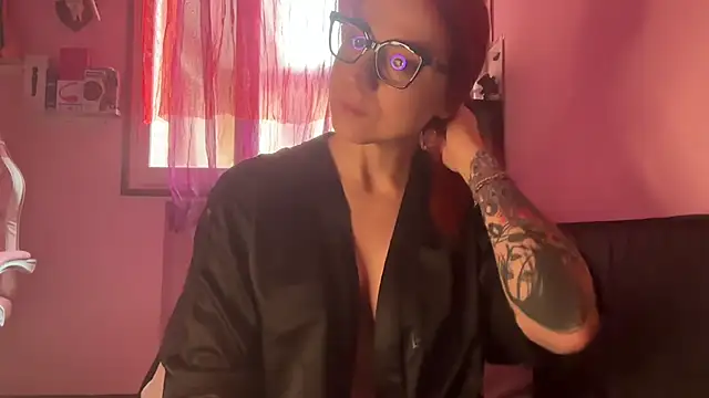 Nikky Divine online show from 6, 3, 2026