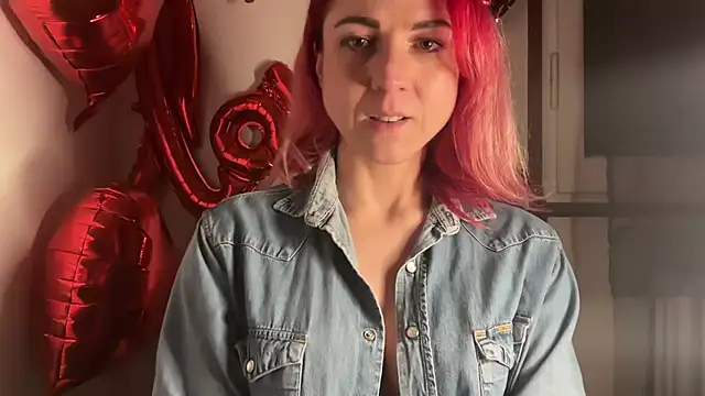 Nikky Divine online show from 4, 3, 2025