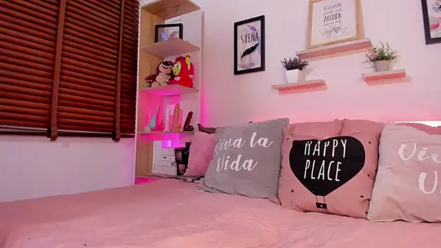 Nata Villalobos online show from 6, 5, 2026