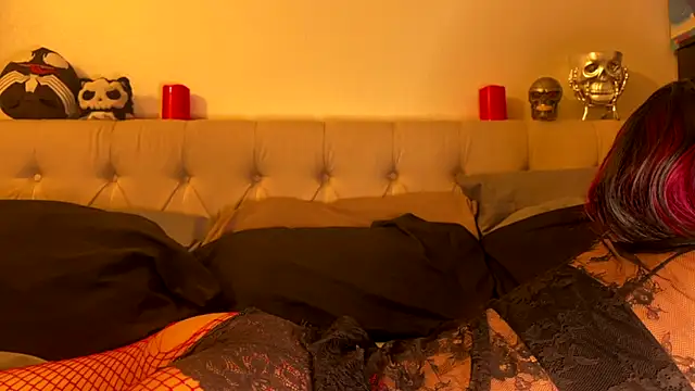 crystalxh online show from 15, 4, 2026