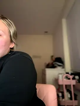 PiggyRose online show from 14, 9, 2025