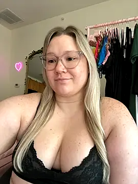 PiggyRose online show from 28, 9, 2025