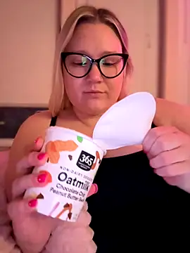 PiggyRose online show from 1, 11, 2025