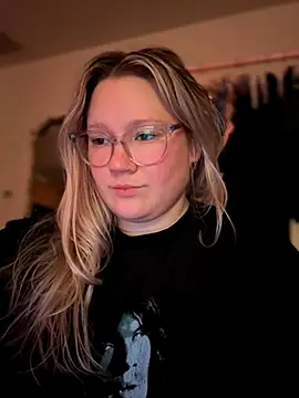 PiggyRose online show from 1, 10, 2025