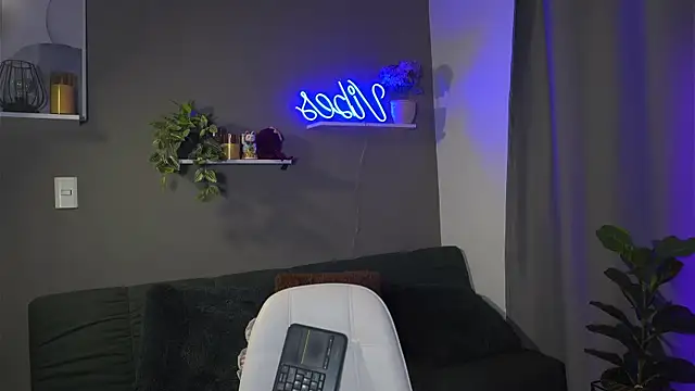 HannahEvanss online show from 11, 10, 2025