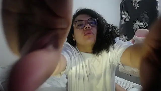 Snapshot of mabigomez00 chatting on 15, 11, 2025 mabigomez00 online show from 15, 11, 2025