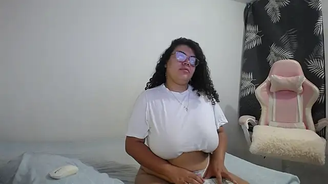 Snapshot of mabigomez00 chatting on 16, 10, 2025 mabigomez00 online show from 16, 10, 2025