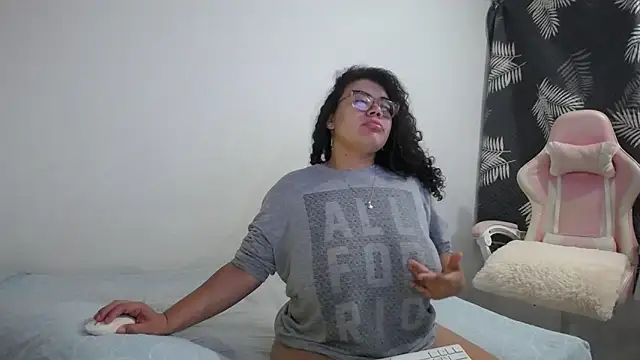 Snapshot of mabigomez00 chatting on 17, 10, 2025 mabigomez00 online show from 17, 10, 2025