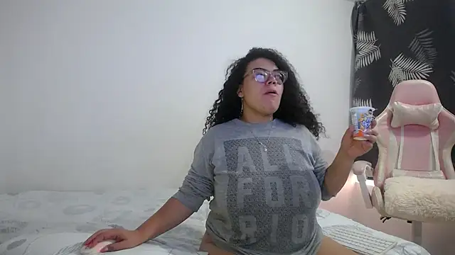 Snapshot of mabigomez00 chatting on 18, 11, 2025 mabigomez00 online show from 18, 11, 2025