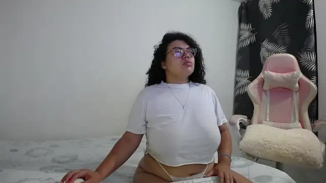 Snapshot of mabigomez00 chatting on 9, 9, 2025 mabigomez00 online show from 9, 9, 2025