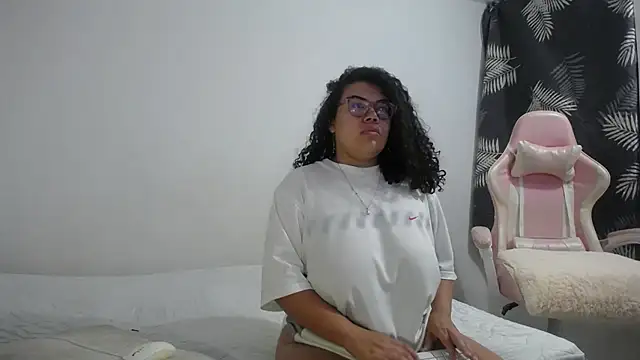 Snapshot of mabigomez00 chatting on 25, 10, 2025 mabigomez00 online show from 25, 10, 2025