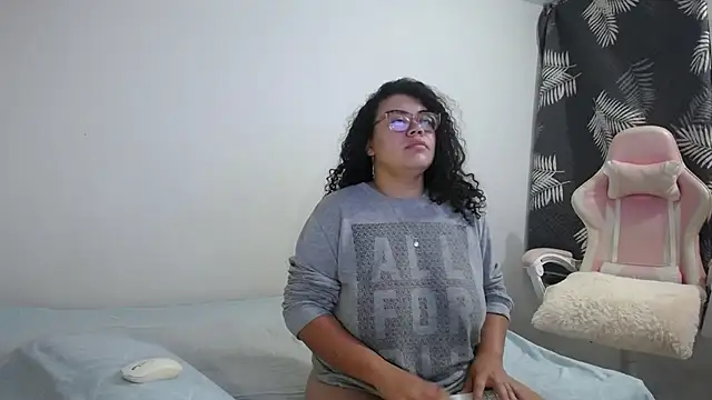 Snapshot of mabigomez00 chatting on 18, 10, 2025 mabigomez00 online show from 18, 10, 2025