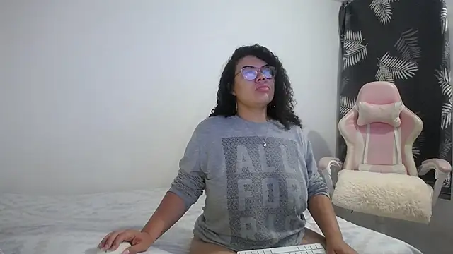 Snapshot of mabigomez00 chatting on 3, 11, 2025 mabigomez00 online show from 3, 11, 2025