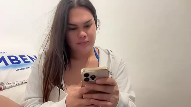 Snapshot of enourmousSAM chatting on 11, 9, 2025 enourmousSAM online show from 11, 9, 2025