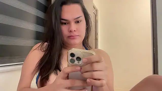 Snapshot of enourmousSAM chatting on 10, 9, 2025 enourmousSAM online show from 10, 9, 2025