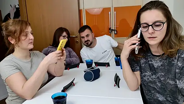 Snapshot of Tinas5 chatting on 28, 11, 2025 Tinas5 online show from 28, 11, 2025