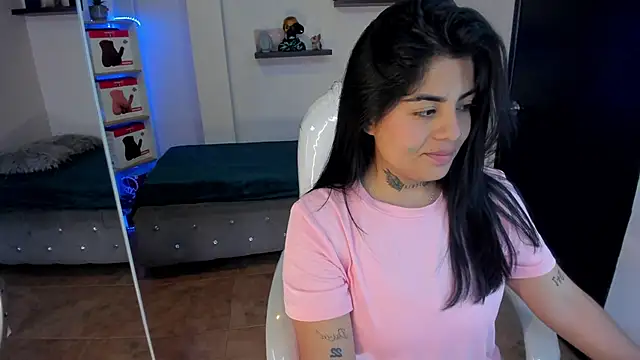 Catalinaa martinez online show from 15, 2, 2025