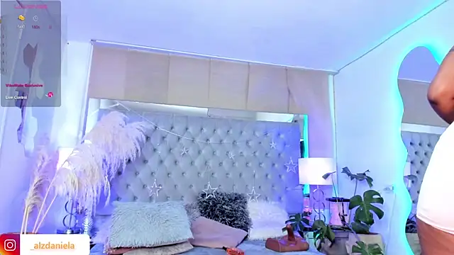 Kaitlyn Brwon online show from 4, 10, 2025