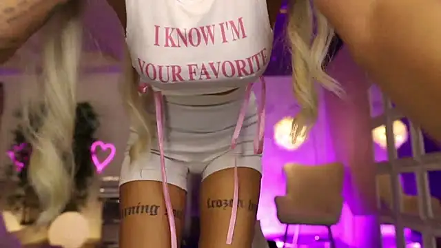 LisaAkira online show from 21, 9, 2025