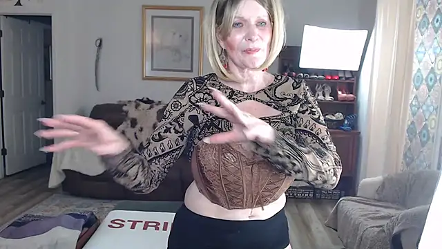 Snapshot of SindeeDix chatting on 19, 10, 2025 SindeeDix online show from 19, 10, 2025