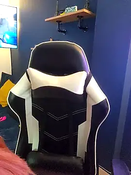 jnilu1227 online show from 18, 2, 2025