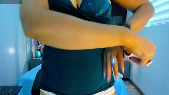 Snapshot of moxa_hot chatting on 28, 10, 2025 moxa hot online show from 28, 10, 2025