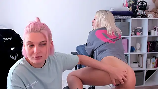 hotblonds online show from 28, 9, 2025