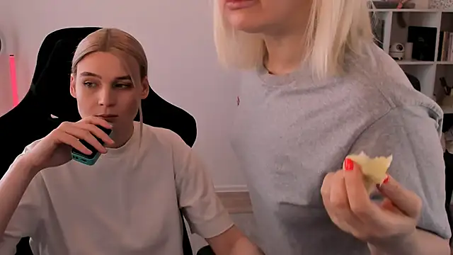 hotblonds online show from 10, 3, 2025