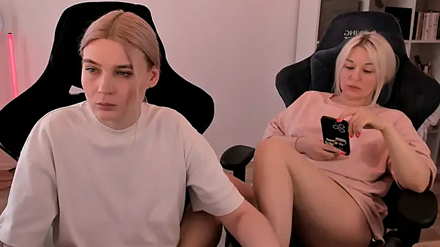 hotblonds online show from 8, 3, 2025