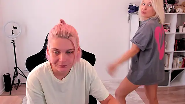 hotblonds online show from 2, 10, 2025