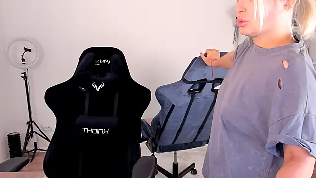 hotblonds online show from 5, 10, 2025