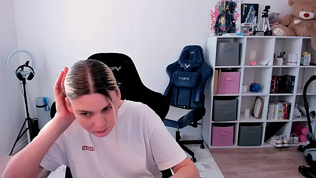 hotblonds online show from 7, 2, 2026