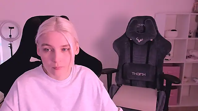 hotblonds online show from 24, 1, 2025