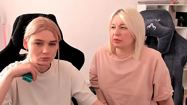 hotblonds online show from 7, 3, 2025