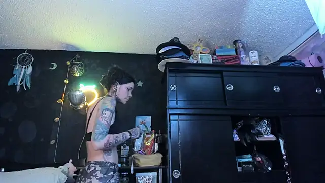 Lilmarieee online show from 1, 12, 2025