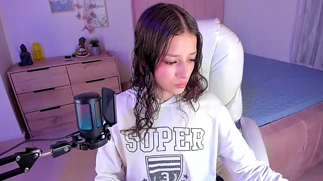 Amaia Daniells online show from 11, 3, 2025