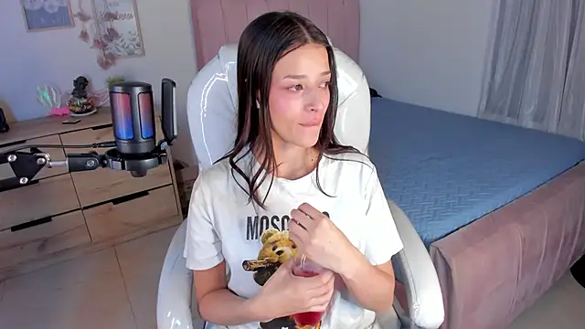 Amaia Daniells online show from 25, 2, 2025