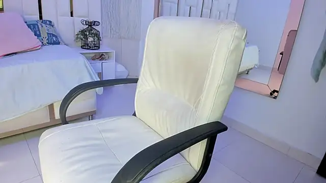 Meghan stonne  online show from 15, 11, 2025