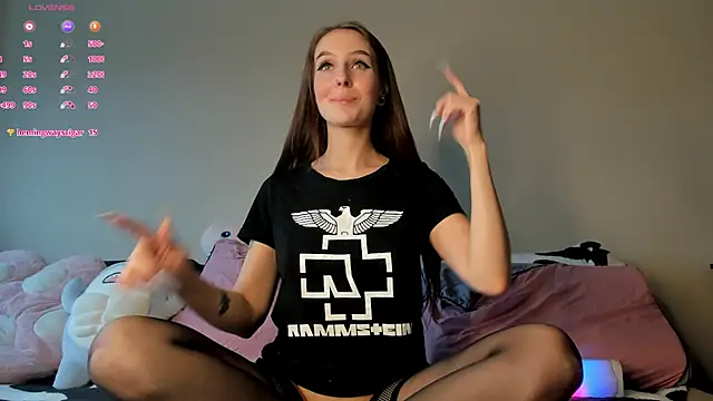 YaraAveiri online show from 9, 2, 2025