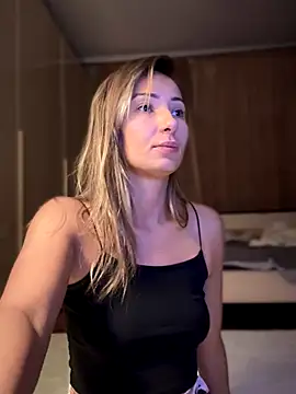 Snapshot of YOUR-KARINA chatting on 25, 11, 2025 YOUR-KARINA online show from 25, 11, 2025