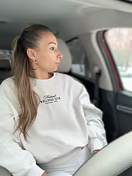 YOUR-KARINA online show from 17, 1, 2026