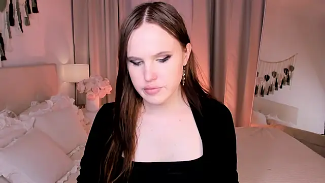 Snapshot of EffieMinki chatting on 19, 6, 2026 EffieMinki online show from 19, 6, 2026