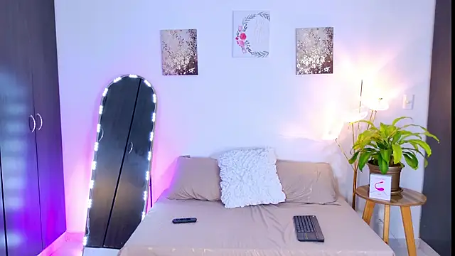 SarahCinnamon- online show from 6, 5, 2026