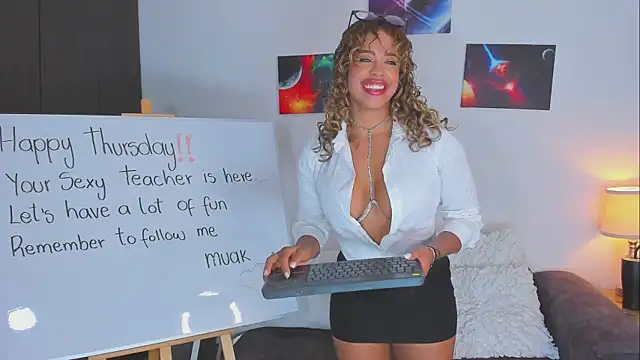 SarahCinnamon- online show from 25, 9, 2025