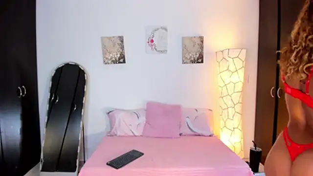 SarahCinnamon- online show from 1, 4, 2026